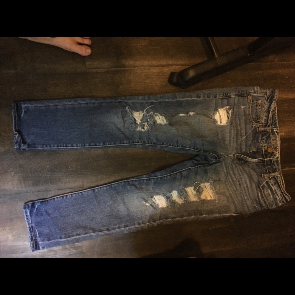 American Eagle Capris distress size 2